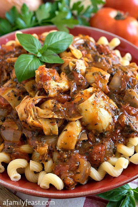 Pasta Sauce Raphael - A bold and zesty pasta sauce from The Silver Palate Cookbook.  This is delicious served hot or cold! Silver Palate Cookbook, Silver Palate, White Clam Sauce, Coconut Curry Sauce, Family Feast, Italian Dishes, Pasta Sauce, Pasta Dishes, Pasta Recipes