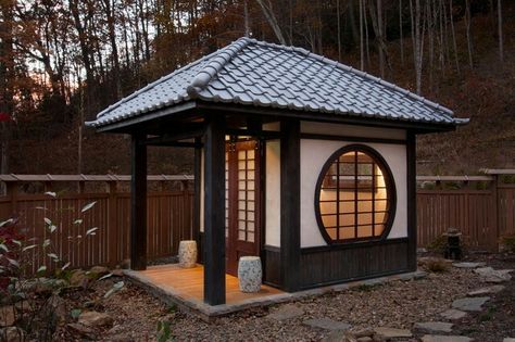 Doghouse Tea House Design, Japanese Gardens Design Ideas, Sejarah Asia, Japanese Tea House, Zen Garden Design, Japanese Style House, House Design Ideas, Japan Garden, House Shed