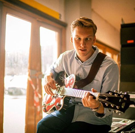 George Ezra Aesthetic, Ezra Aesthetic, Blonde Man, Georgie Porgie, George Ezra, Girlfriend Material, Blonde Guys, Movie Soundtracks, Mp3 Music