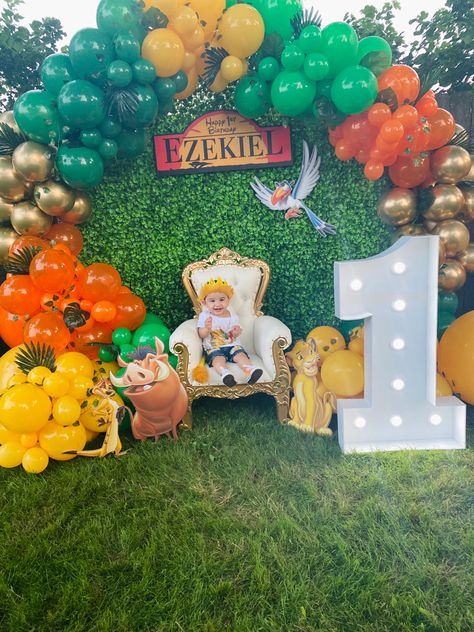 Lion King Birthday Party Ideas Decoration Jungle Theme, Lion King Birthday Decor, Lion King Party Favors Diy, Lion King 1st Birthday Party Decorations, King Julian Birthday Party, Simba Decorations Party Ideas, Lion King Balloon Garland, Re Leone Party, Lion Guard Party Decorations