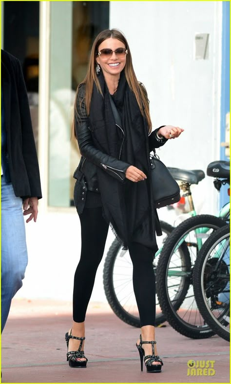 Shopping Couple, Sofia Vergara Style, Sophia Vergara, Lincoln Road, Mall Shopping, Black Hollywood, Soft Dramatic, December 30, Sofia Vergara