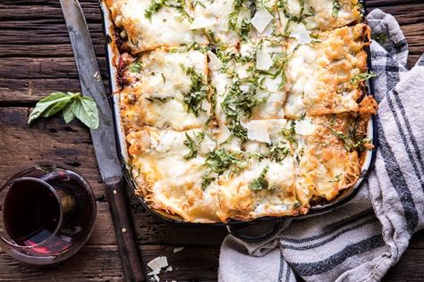 Bolognese Lasagna, Ricotta Lasagna, Pesto Ricotta, Lasagna Rolls Recipe, Pesto Lasagna, No Boil Lasagna, Classic Lasagna, Lasagna Rolls, Tomato Pesto