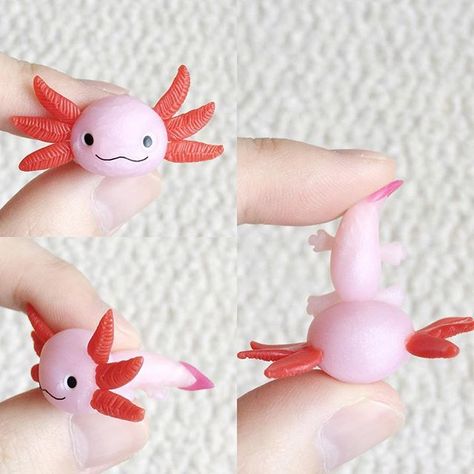 Baby axolotl Baby Axolotl, Kawaii Axolotl, Clay Dragon, Polymer Clay Animals, Cute Polymer Clay, Clay Stuff, Polymer Crafts, Pasta Francesa, Clay Animals