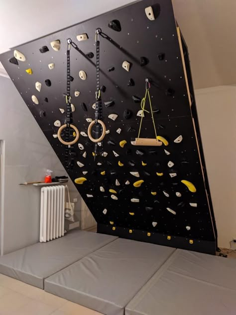 Climbing Room Ideas, Climbing Wall In Bedroom, Attic Climbing Wall, Basement Climbing Wall, At Home Climbing Wall, Home Bouldering Wall, Rock Climbing Wall In House, Home Climbing Gym, Home Rock Climbing Wall