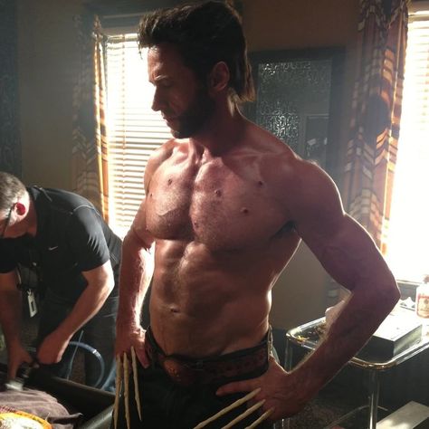 Behind the scenes of X-Men: Days of Future Past (2014) Xmen Days Of Future Past, Hugh Jackman Shirtless, Logan Wolverine Hugh Jackman, Hugh Jackman Logan, Wolverine Xmen, Old Man Logan, Wolverine Comic, Bts Images, Wolverine Hugh Jackman