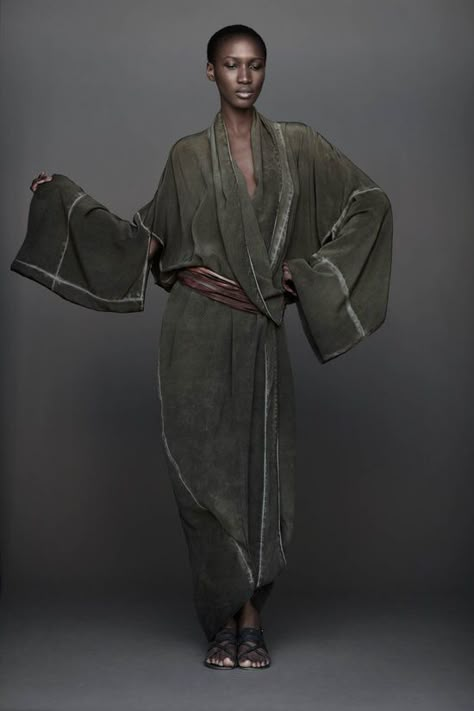 Dona Karan, Zen Clothing, Urban Zen, Random Fashion, Desert Living, Urban Fashion Women, Couture Mode, Long Kimono, Urban Wear