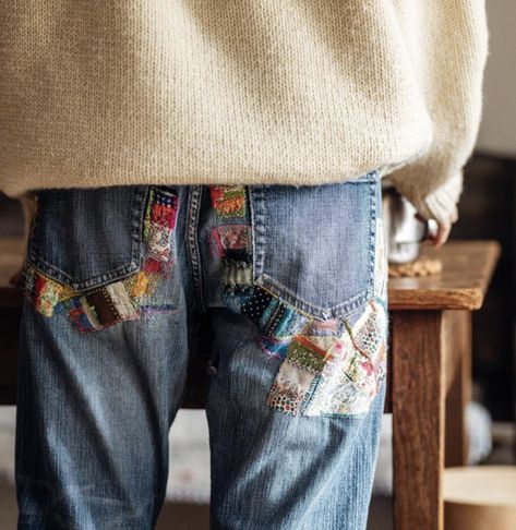 Jean Diy, Ropa Upcycling, Upcycling Fashion, Mending Clothes, Make Do And Mend, Diy Vetement, Visible Mending, Patchwork Jeans, Jeans Diy