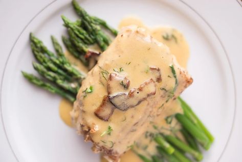 Mahi Mahi with Beurre Blanc (Butter Sauce) {Keto-Friendly and Low-Carb – KetoLogic Keto Fish Recipes, Buerre Blanc, Vegetarian Keto Diet, White Wine Butter Sauce, Keto Fish, Fish Entrees, Wine Butter, Cooking With White Wine, Keto Sauces