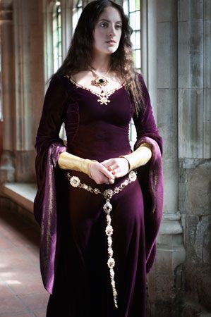 Merlot medieval gown with gold trim and belt, simple pattern. Richard Jenkins Photography, Aemma Targaryen, Alternative Dresses, Richard Jenkins, Fantasy Ball, Medieval Costumes, Medieval Gown, Medieval Garb, Medieval Dresses