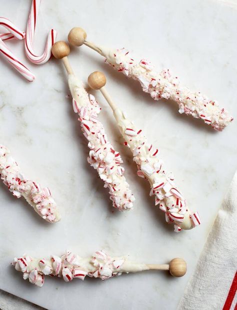 4 Dessert Garnish, Festive Snacks, Candy Cane Recipe, Candy Aesthetic, White Chocolate Peppermint, Sugar Sticks, Making Chocolate, Peppermint Sticks, Peppermint Bark