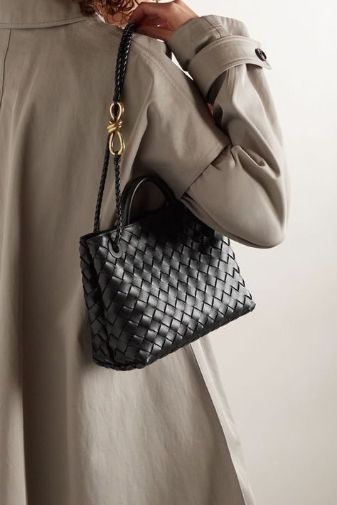 quiet luxury brands - bottega veneta Bottega Veneta Bag Tote, Bottega Veneta Andiamo, Back To University, Bottega Bag, Bag Wishlist, Bottega Veneta Bag, Dream Bag, Dream Bags, Pretty Bags