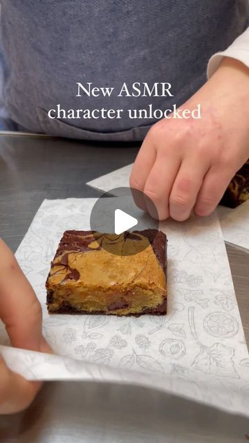 EK BAKERY on Instagram: "New ASMR character unlocked 🔓" How To Wrap Cakes For Gifts, How To Wrap A Cake For A Gift, How To Wrap Brownies As A Gift, Wrapping Brownies, Brownie Wrapping Ideas, Cake Wrapping Ideas Packaging, Brownie Wrapping, Brownie Gift Packaging, Brownies Packaging Ideas Boxes