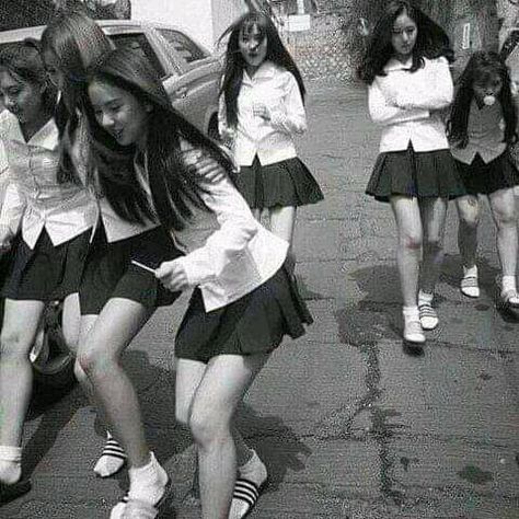 Skipping School, Gfriend Album, G Friend, Creative Portraits, Kpop Aesthetic, Kpop Girl Groups, Pop Fashion, Black Aesthetic, Pretty Woman