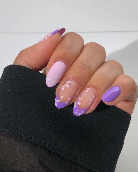 sticking with the purple theme💜💁‍♀️🪻 Purple Almond Shaped Acrylic Nails, Purple Acyrilics Nails Designs, Purple Nails With Design Ideas, Purple Themed Nails, Pink And Purple Nails Short, Purple And Blue Nails Ideas, Cute Purple Nail Designs, Pink And Purple Nails Designs, Purple Almond Acrylic Nails