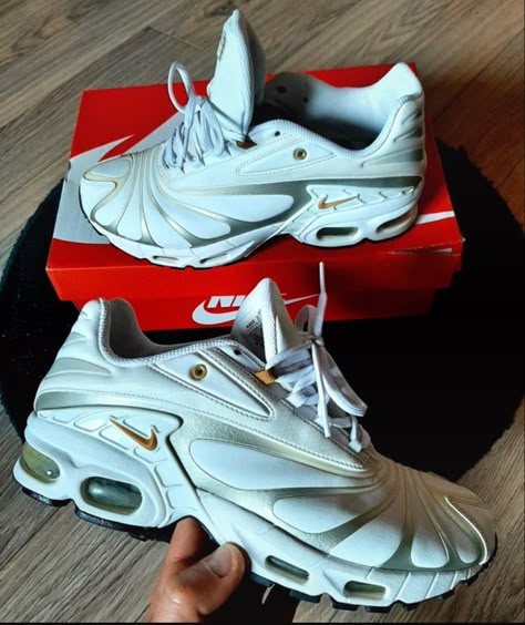 Nike Air Max Tailwind 5, Nike Air Max Tailwind, Street Fashion Men Streetwear, Fresh Shoes, Fancy Shoes, Shoe Inspo, Aesthetic Shoes, Swag Shoes, Retro Sneakers