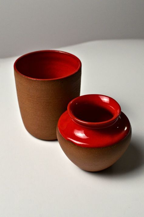 Red Glaze Pottery, Red Clay Glaze Ideas, Spray Paint Lamps, Red Clay Pottery, Pottery Decoration, Red Pottery, Red Bowl, Red Ceramic, Painting Lamps