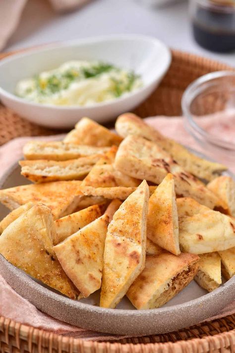 Discover the simple joy of homemade snacks with Crispy and Seasoned Air Fryer Pita Chips. Unlock a world of crunch that's high on flavor and low on effort. This easy recipe uses minimal ingredients but delivers maximum taste. Perfect for parties, movie nights, or just satisfying that savory snack craving Spinach Artichoke Dip With Pita Bread, Pita Crackers Recipe, Naan Bread Chips, Pita Bread Chips, Birthday Meals, Pita Chips Recipe, Homemade Pita Chips, Hair Bobs, Corn Dip Recipes