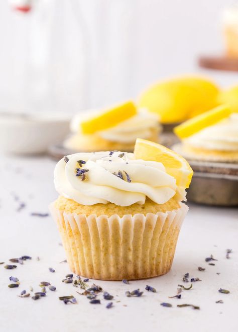 Looking for a unique dessert that is just as beautiful as it is flavorful? Look no further than these Lemon Lavender Cupcakes. With an enchanting combination of lemon and lavender, Lemon Lavender Cupcakes, Cupcakes Cinnamon, Lavender Dessert, Lavender Cupcakes, Sweet Breakfast Treats, Alaska Wedding, Things To Bake, Baked Strawberries, Coffee Cookies