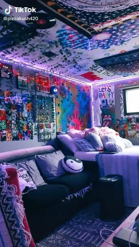 Trippy Room Ideas, Dope Rooms, Room Video, Bedroom Neon, Trippy Room, Hangout Room, Hippy Room, Chill Room, Makeover Bedroom