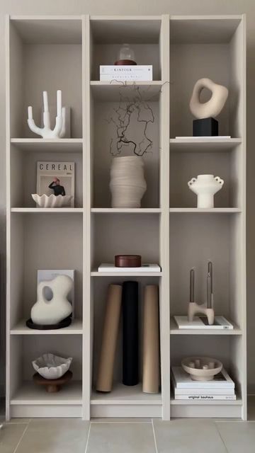 Vase H&m Home, Hm Vase Decor, Hm Home Decor, H And M Home, Billy Ikea, Contemporary Decor Living Room, Styling Shelves, Hm Home, Tv Wall Decor