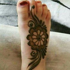 51+ Mehndi Designs For Kids - Simple Yet Adorable! – WedBook Baby Mehndi Design, Leg Henna, Leg Mehndi, Mehndi Designs 2018, Legs Mehndi Design, Mehndi Designs For Kids, Mehndi Design Pictures, Engagement Mehndi Designs, Mehndi Design Photos