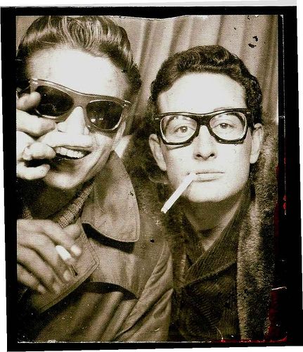 One of the most badass pictures I've ever seen. Buddy Holly and Waylon Jennings - Imgur Billy Holiday, Velvet Goldmine, Vintage Photo Booths, Waylon Jennings, Photos Booth, Photographie Portrait Inspiration, Grand Central Station, Buddy Holly, Rock N’roll