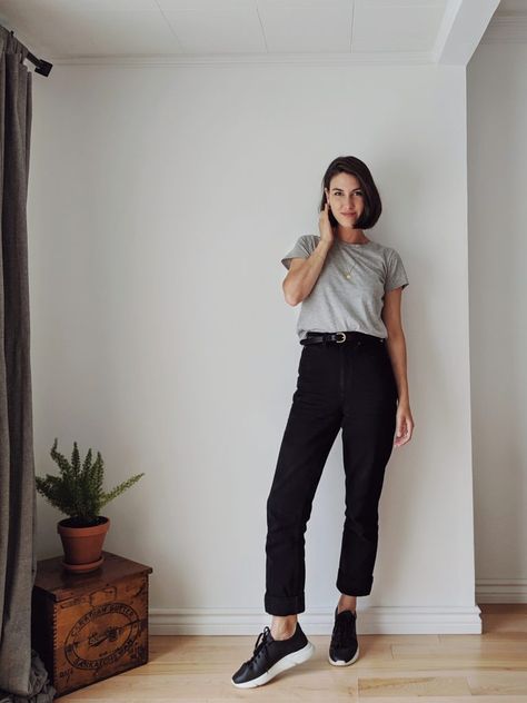 10 outfits to try with sneakers this fall - PetraAlexandra Blog Chinos And Sneakers Women Outfit, White Sneakers Black Outfit, Work Outfit With Black Sneakers, Work Sneaker Outfit, Outfits With Black Sneakers Women, Black Leather Sneakers Womens Outfit, How To Wear Black Sneakers, Dressing Up Sneakers Outfit, All Black Sneakers Women Outfit