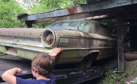 Show Car Barn Find: 1963 Ford Galaxie 500 XL #ForSale #500XL, #Ford, #Galaxie - https://barnfinds.com/1963-ford-galaxie-500-xl-barn-find/ 1963 Ford Galaxie 500, Barn Finds Classic Cars, 1963 Ford Galaxie, Vintage Mechanics, Barn Find Cars, Car Hood Ornaments, Car Barn, Hot Rods Cars Muscle, Cars 4