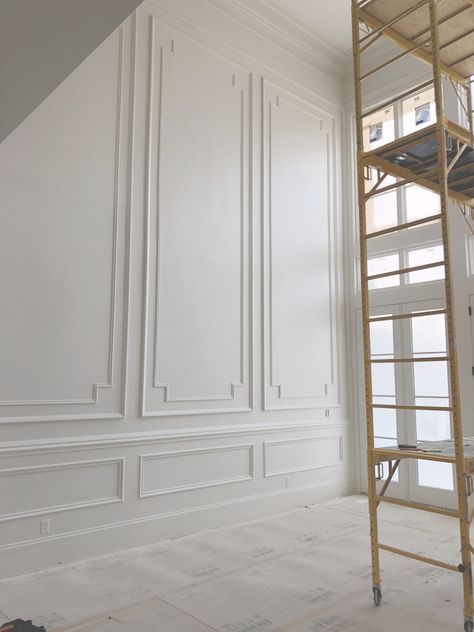 Painting Our Home with Benjamin Moore - Rach Parcell Green Family Rooms, Wainscoting Styles, House Makeover, Kitchen Wall Colors, Colored Ceiling, 아파트 인테리어, Living Room Ceiling, White Cabinetry, Wall Molding