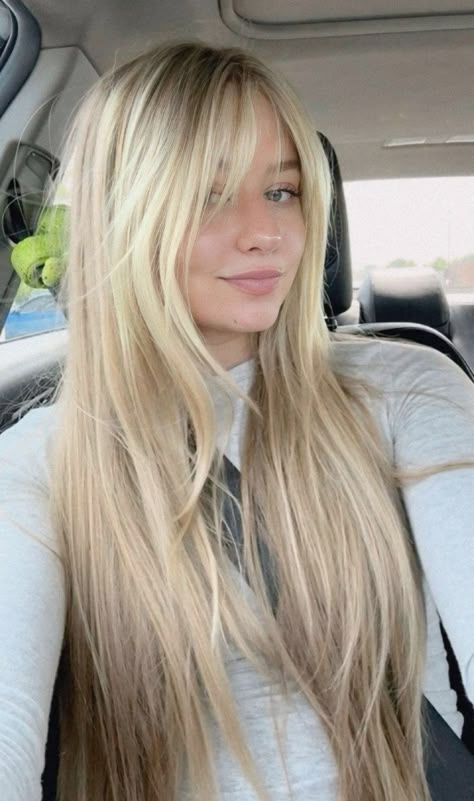 Blonde Hair With Brown Roots, Summer Blonde Hair, Blonde Hair With Bangs, Summer Blonde, Light Blonde Hair, Honey Blonde Hair, Blonde Hair Looks, Blonde Hair Inspiration, Haircuts Straight Hair