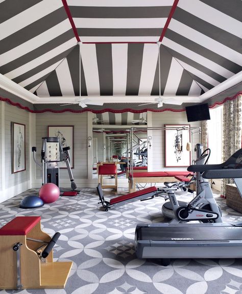 10 Home Gyms That Will Inspire You to Sweat | Architectural Digest Small Home Gym, Exercise Room, Gym At Home, Home Gym Decor, Home Gym Design, Gym Room, Grey Room, Room Paint Colors, Garage Gym