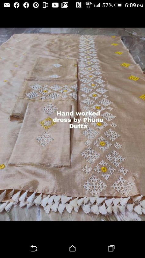 Kutch Work Saree, Handwork Saree, Peacock Embroidery Designs, Kutch Embroidery, Kutch Work Designs, Hand Work Design, Clothes Embroidery Diy, Embroidery Lessons, Saree Embroidery