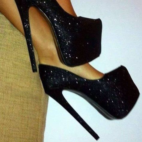 Bling Shoes, Hot Heels, Spike Heels, Black High Heels, Crazy Shoes, Shoe Obsession, Beautiful Shoes, Womens Heels, Cute Shoes