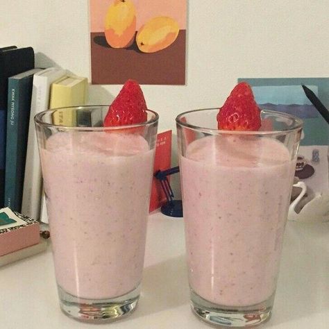 Pudding Aesthetic, Milk Pudding, Colorful Drinks, Pink Girly Things, Strawberry Milk, Drink Milk, Pretty Food, Aesthetic Food, Coffee Drinks