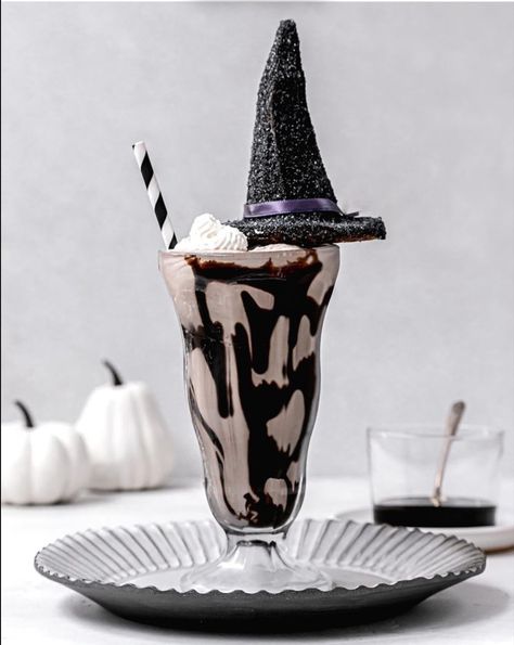 Halloween Milkshakes, Milkshake Recipe Without Ice Cream, Vanilla Milkshake Recipe, Healthy Milkshake Recipes, Yummy Milkshake Recipes, Milkshake Recipe Strawberry, Milkshake Recipe Easy, Milkshake Recipe Chocolate, Halloween Ice Cream