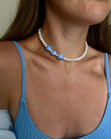 Beaded Chocker Ideas, Handmade Necklace Tutorial, Diy Pearl Necklace, Beaded Chocker, Diy Wire Earrings, Beaded Jewelry Necklaces, Knotted Necklace, Diy Jewelry Inspiration, Pearls Diy