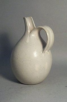 Ed & Kate Coleman - these are giving me some inspiration... Gotta ... Pitcher Design, Ceramic Pitchers, Pottery Jugs, Stoneware Pitcher, Pottery Form, Sculptures Céramiques, Keramik Design, Wheel Thrown Pottery, Pottery Pitcher