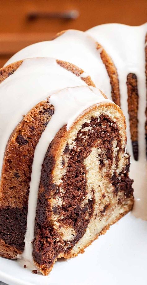 Sweetie Recipes, Marble Bundt Cake, Cake With Chocolate Chips, Chocolate Chip Cake Recipe, Marbled Chocolate, Dessert Holiday, Bundt Recipes, Cakes To Make, Chocolate Bundt