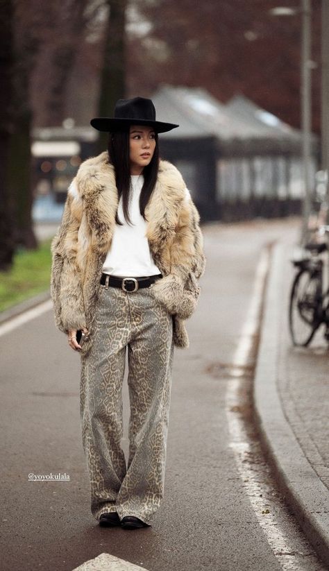 Urban Cowgirl Style, Urban Cowgirl, Cowgirl Fashion, Fun Outfits, Winter Street, Fashion Street Style, Fall 24, Colored Pants, Dressed To Kill