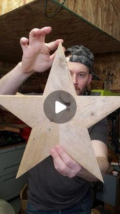 Diy Outdoor Wood Christmas Decorations, Diy Woodworking Christmas Gifts, Wood Stars Diy How To Make, Wooden Stars Diy, Diy Wooden Christmas Decorations, Diy Wood Star, Wooden Star Decor, Simple Diy Wood Projects, Christmas Star Pattern