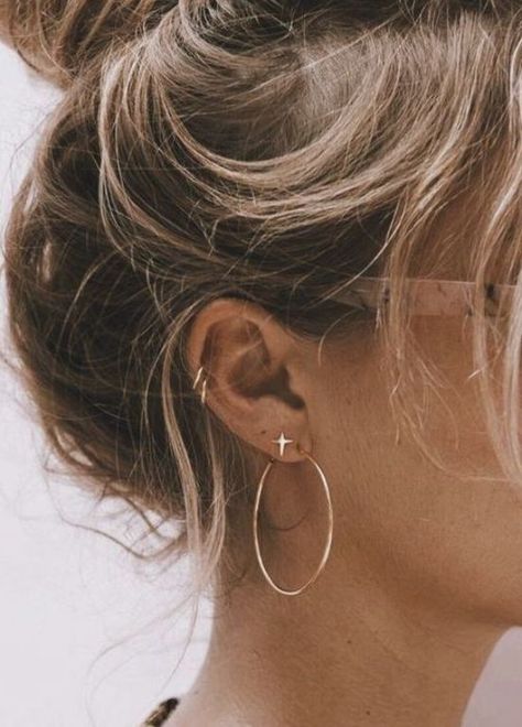 Minimalist Ear Piercings Simple Classy, Piercing Anti Tragus, Piercing Snug, Piercing Lobe, Minimalist Ear Piercings, Piercing Conch, Faux Piercing, Herkimer Diamond Earrings, Silver Crystal Earrings