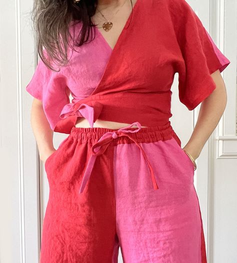 PINK & RED COLOR BLOCKED TWO PIECE - SAGUARO SET PATTERN REVIEW - FRIDAY PATTERN COMPANY Saguaro Set, Friday Pattern Company, Flat Felled Seam, Elastic Waistband Pants, Set Patterns, French Seam, Wardrobe Basics, Summer 2024, Pink Red