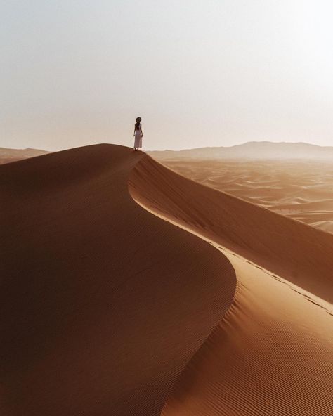 Desert Photoshoot Ideas, Dunes Photoshoot, Sand Dunes Photoshoot, Desert Photoshoot, Desert Photography, Desert Art, Wildest Dreams, Sand Dunes, Oman