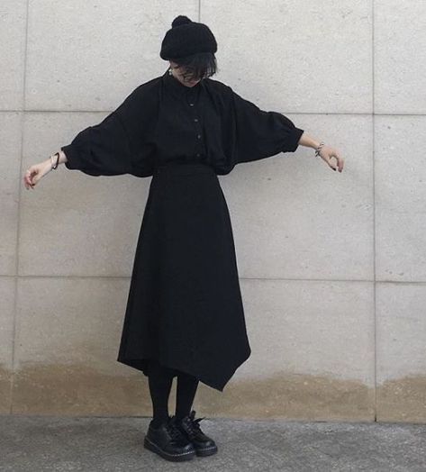 Wedding Guest Vintage Outfit, Velvet Black Skirt Outfits, Goth Modest Outfits, Dress In Winter Outfit, Concert Black Outfit Orchestra, Modest Goth Outfit, Coven Outfit, Minimalist Goth Fashion, Subtle Goth Outfit