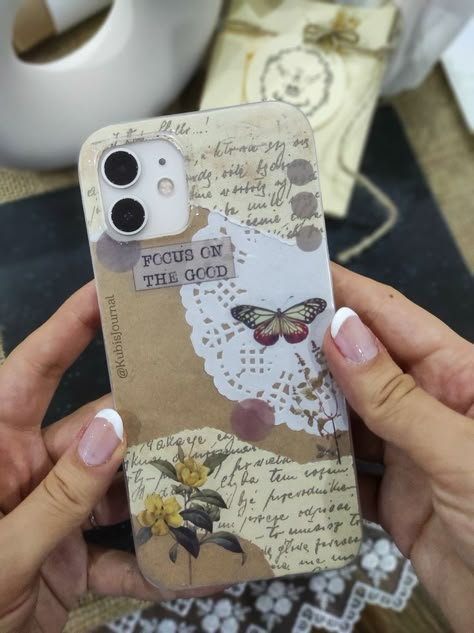 Scrapbook Phone Case Ideas, Scrapbooking Phone Case, Cute Phone Covers Diy, Vintage Mobile Cover, Mobile Cover Ideas, Custom Phone Cases Ideas, Custom Phone Cases Diy, Mobile Case Diy, Mobile Phone Case Diy