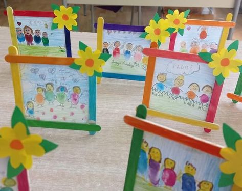 Family Art For Kindergarten, International Family Day Craft, Family Themed Activities For Preschool, Family Day Crafts, Family Day Crafts For Kids, Family Projects For Preschool, My Family Craft, Craft For Family, Family Day Activities