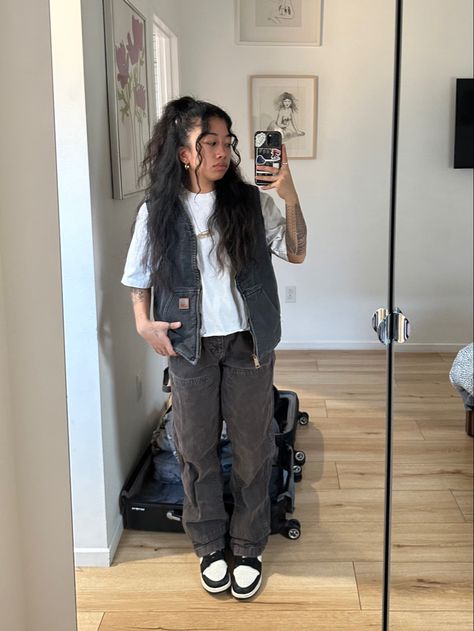 Carhart Outfit, Carhartt Outfit Woman, Carhartt Street Style, Construction Worker Outfit, Carhartt Women's Outfit, Utility Pants Outfit, Carhartt Outfits, Soft Masc, Masc Fits