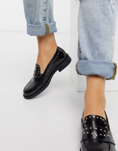 - Shop now at Pull&Bear! #pullandbear #shoes #loafers Pull And Bear Shoes Woman, Loafers Outfit, Studded Loafers, Basket Style, Leather Loafer Shoes, Leather Moccasins, Black Loafers, Tassel Loafers, Studded Leather