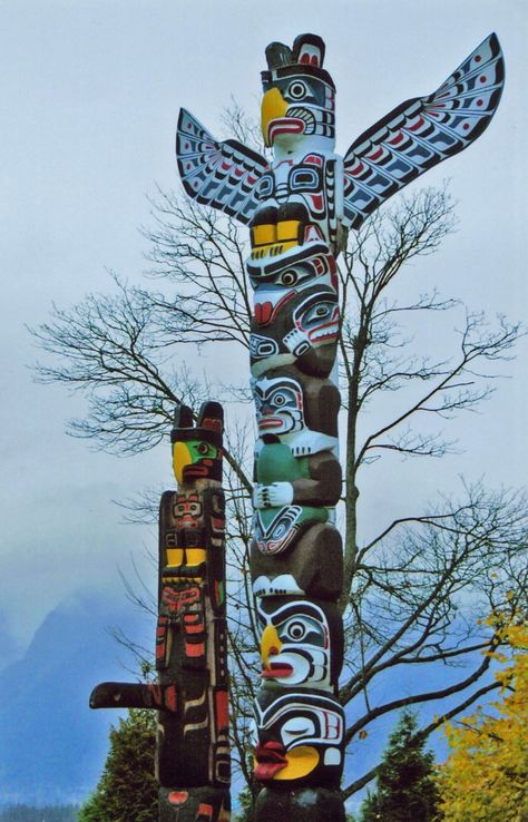 Canadian Totem Poles, Indigenous Canada, Native American Totem Poles, American History Projects, Native American Art Projects, Indian Totem, Totem Pole Art, Native American Totem, African American History Facts