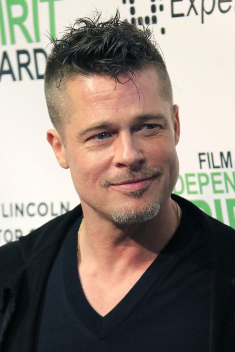 men's haircuts to look younger, starring Brad Pitt Van Dyke Beard, Brad Pitt Haircut, Brad Pitt Hair, High And Tight Haircut, Trendy Mens Hairstyles, Trendy Mens Haircuts, Cool Mens Haircuts, Beard Look, Slicked Back Hair